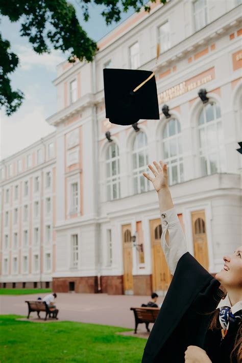 Contoh Undangan Wisuda