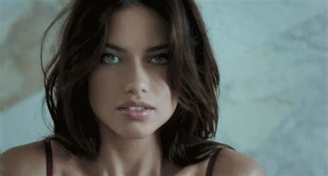 Download Celebrity Adriana Lima Gif