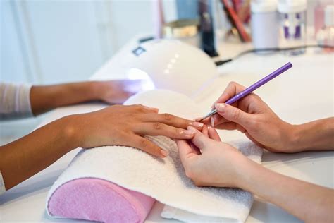 Nail designer: o que é, o que faz e como ter sucesso na área