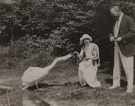 Anna Pavlova And Her Pet Swan Jack (1927) - Flashbak