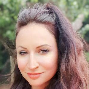 Rebecca Moore (YouTube Star) - Age, Family, Bio | Famous Birthdays