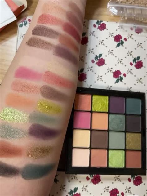 NYX Professional Makeup Палетка теней для век. ULTIMATE SHADOW PALETTE ...