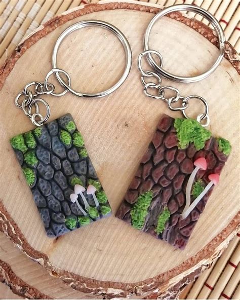 Брелок из полимерной глины "Грибы на коре" | Polymer clay crafts, Clay ...