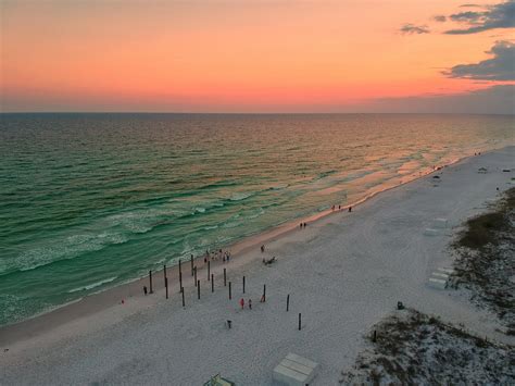 Tourists are debating the best clubs in destin fl for live music 11