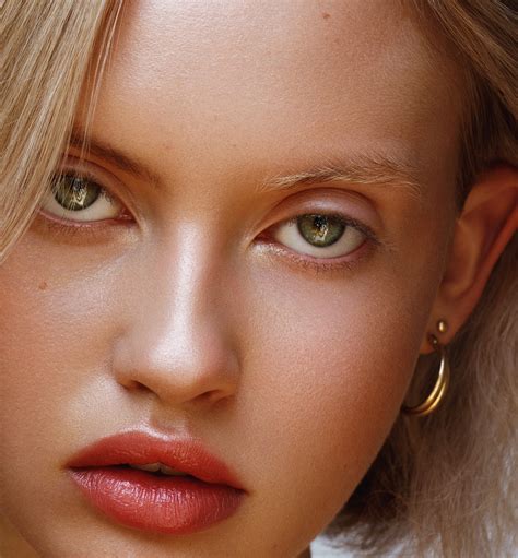 Lulu Reynolds-修图对比