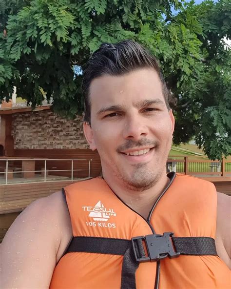 Man 'allergic to everything' spends 11-hour flight in toilet after