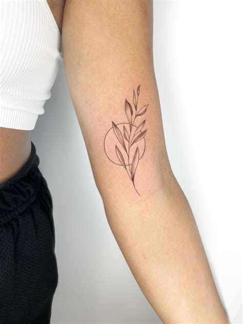 Tattoo Fine Line Feminina - Fine Line Tattoos - Mantle Tattoo DTLA