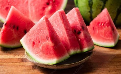Watermelon: 20 Health Benefits, Nutrition, Side Effects & Ways to Eat It