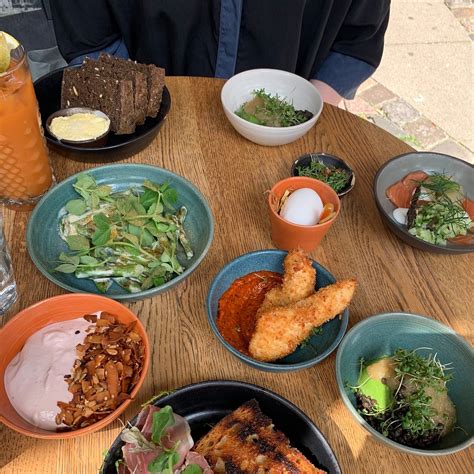 MOELLER COFFEE & KITCHEN, Copenhagen - Outer Noerrebro - Restaurant