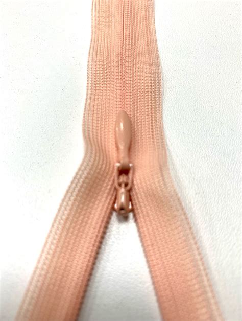 Молния японская потайная YKK 25 см, светло-коралловый, розовая молния ...