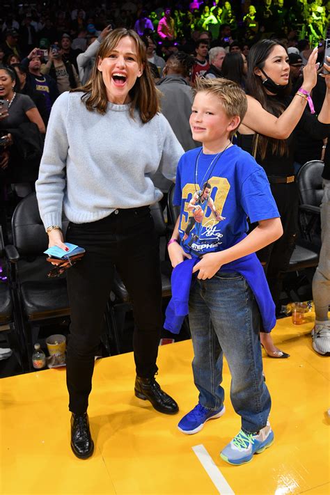 Ben Affleck, Jennifer Garner's son Samuel wears mismatched sneakers