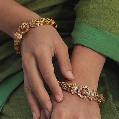 Don't Miss These Artistic Traditional Bangle Designs! • South India Jewels