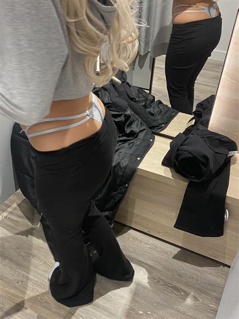 whaletail in changing room : r/Whaletailfans