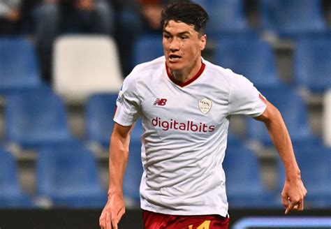 cremonese eye january move  eldor shomurodov