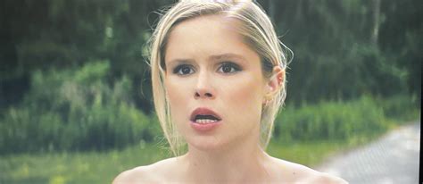 Why when Hughie teleports Annie, her makeup and earrings are still with