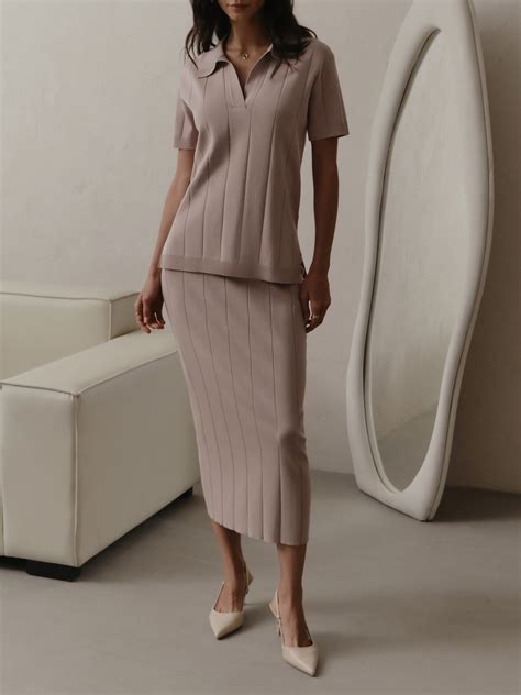 Прямое поло из рельефного трикотажа :: LICHI - Online fashion store