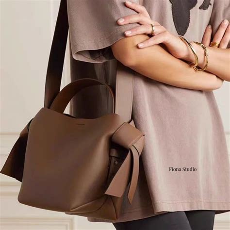 Acne Studios Сумка на плечо ведро купить на OZON по низкой цене ...