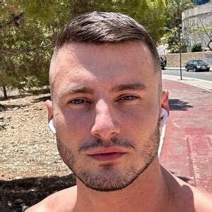 Max Barz - Age, Family, Bio | Famous Birthdays