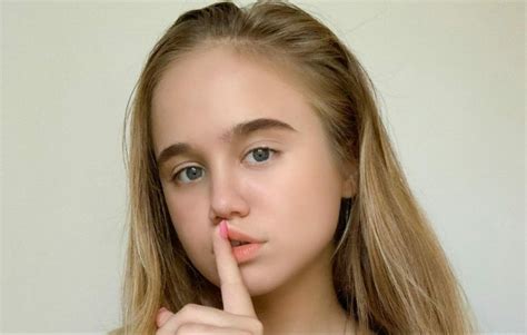 alisa goldfinch biography wiki age net worth boyfriend latest