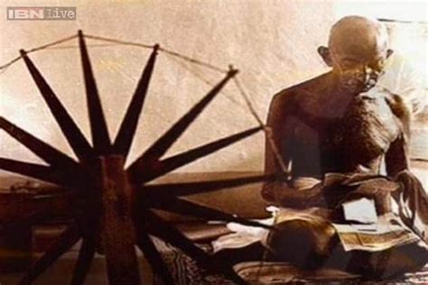 Learn charkha spinning like Gandhi in Delhi University