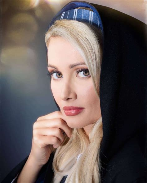 Holly Madison Profile: Net Worth, Age, Height, Career & More