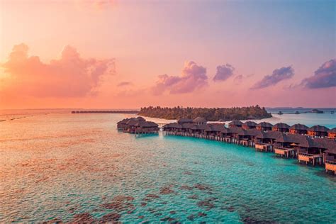 This Resort in the Maldives Offers an Innovative Amenity for Color ...