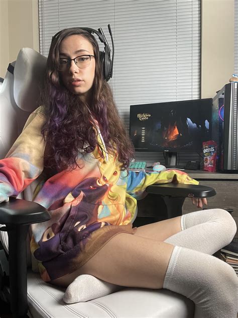 Tell me what game you’re playing right now 👀 [F] : r/GWNerdy