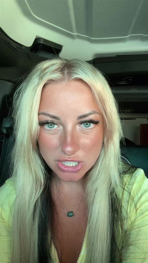 zona.mae (@arizona.mae)’s video of girl before a mirror painting | TikTok