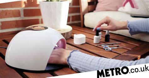 Do UV lamps for gel manicures increase your skin cancer risk? | Metro News