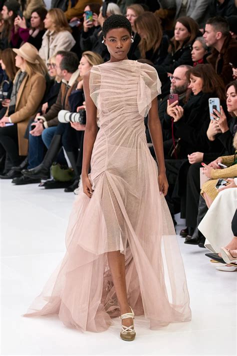20 Non Traditional Bridal Looks From Spring ’23 Couture - The Lane