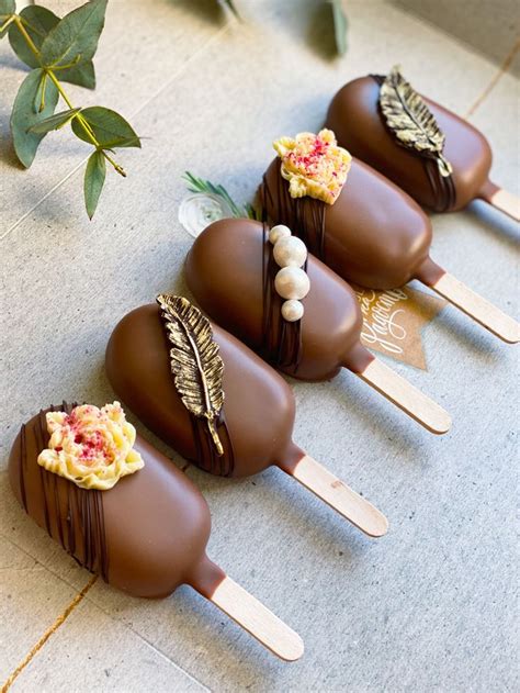 Очень вкусное внутри 😋 Cupcakes, Magnum Paleta, Popcicles, 1st Birthday ...