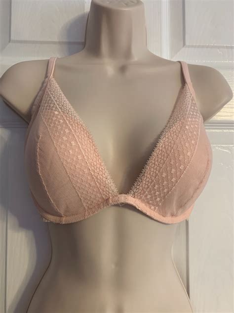 Victoria's Secret Bra - Incredible / Plunge - Size 34… - Gem