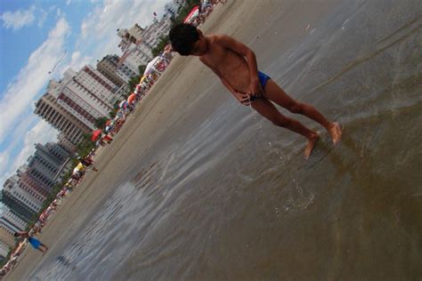 peeing on the beach !!! - a photo on Flickriver