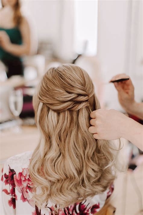 how to style hair half up