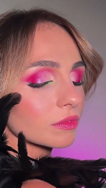 Малиновый макияж глаз #макияж #макияжглаз #стрелки #визажисты # ...