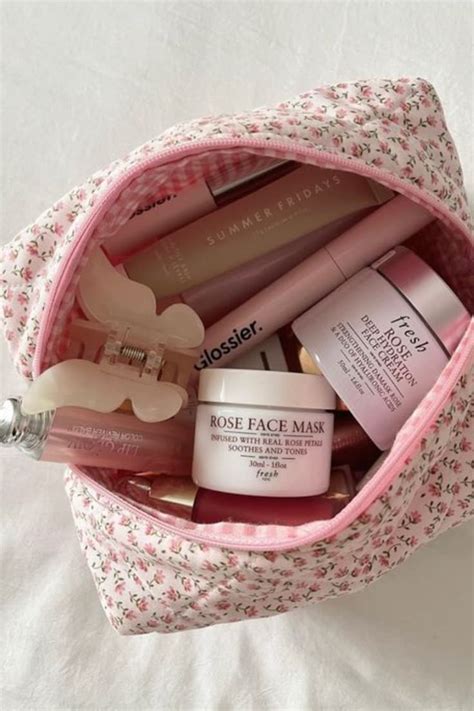 Floral Elegance in Pink: Your Stylish Companion for On-the-Go Beauty! 🌸