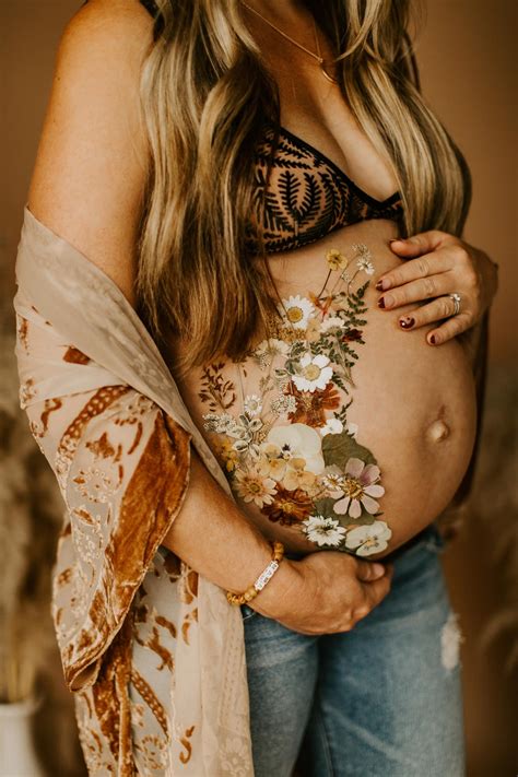 Flower Maternity Shoot - Meagan Puett