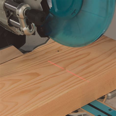 Торцовочная пила Makita LS1219L