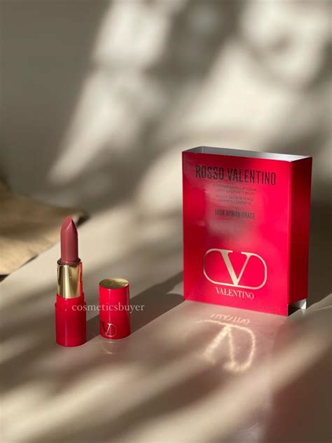Помада для губ valentino rosso 100r roman grace satin lipstick — цена ...