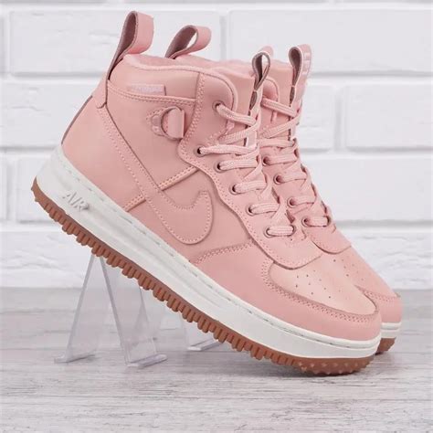 Кросівки жіночі шкіряні nike air force 1 watershield коралові — ціна ...