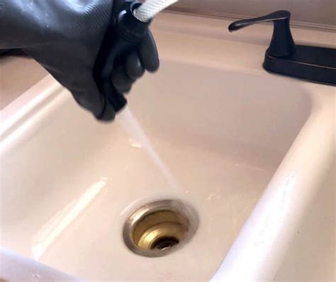 How to Clean a Ceramic Sink (Step by Step Guide)