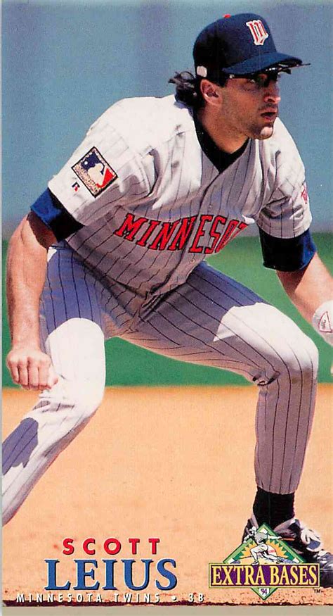 1994 Fleer Extra Bases Scott Leius #119 on Kronozio