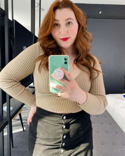 Behind the Scenes of Isla Moon's OnlyFans Success - gkmyrkk