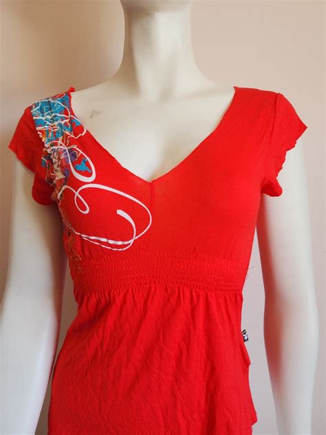 Playboy Ladies Red Floral Printed Short Sleeve V Neck Rayon Top Size 10
