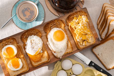 fried egg  bacon sandwich olive oil fried eggs  crispy bacon