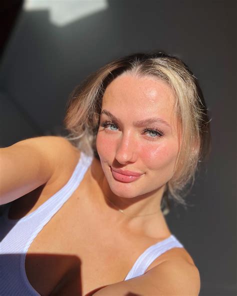Feeling cute with my blonde hair in the sun - Sexy