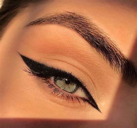 jenis eyeliner homecare