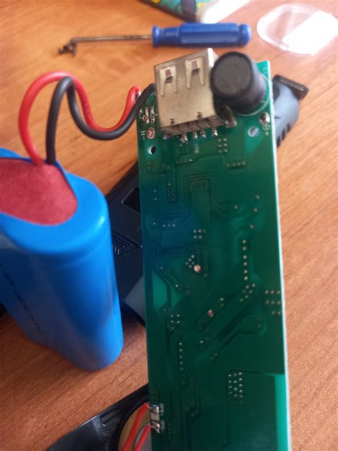 Отломался micro-usb для зарядки фонарика - Схемотехника для начинающих ...