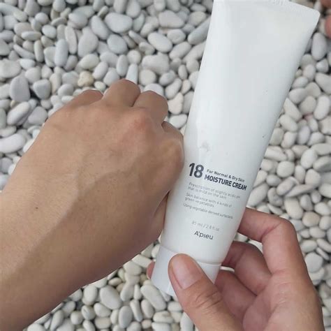 Review A’pieu 18 Moisture Cream, Pelembab Untuk Kulit Kering dan Normal ...