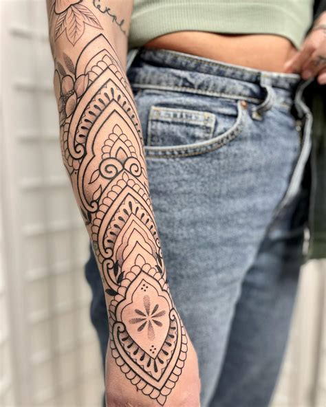 33+ pretty hand tattoos ideas you will love